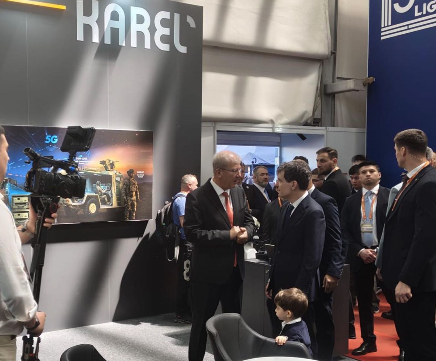 Romanya Cumhurbaşkanı Dan, Karel’in Yeni Nesil İletişim Teknolojilerini İnceledi